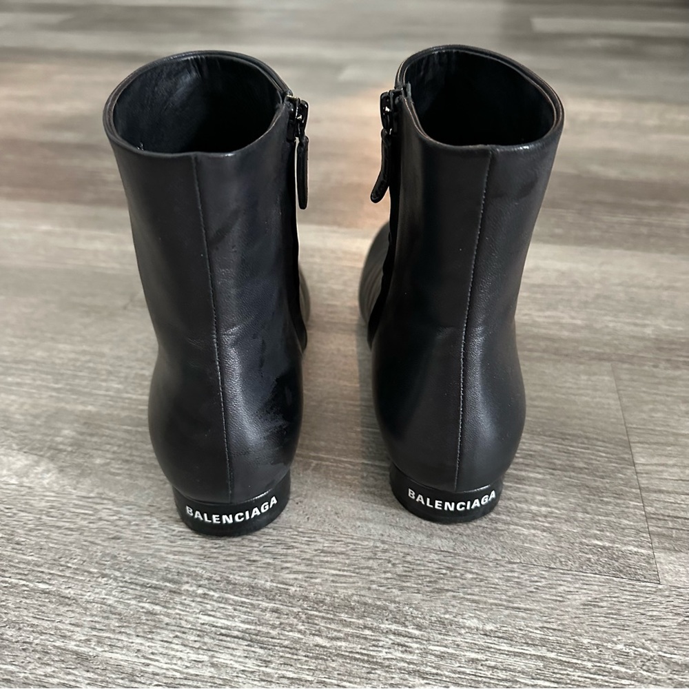 BALENCIAGA BLACK LEATHER BOOTS